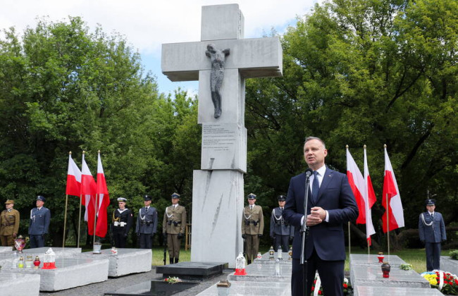 Дуда сказал, что Зеленский предлагает предоставить полякам особый статус в Украине