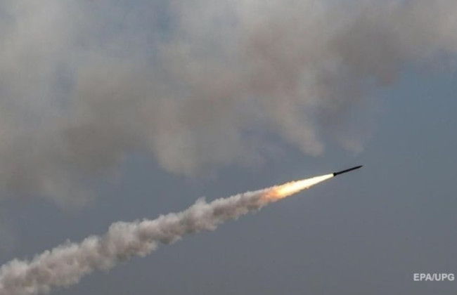 Оккупанты обстреляли Харьков: ракета попала в многоэтажку