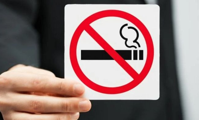 З 11 липня електронні цигарки та кальяни заборонено курити в громадських місцях: деталі і штрафи