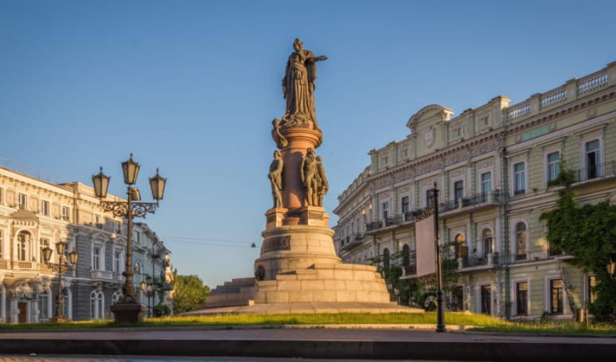 Памятник Екатерине II в Одессе предлагают заменить на порноактера: петиция набрала 25 000 голосов