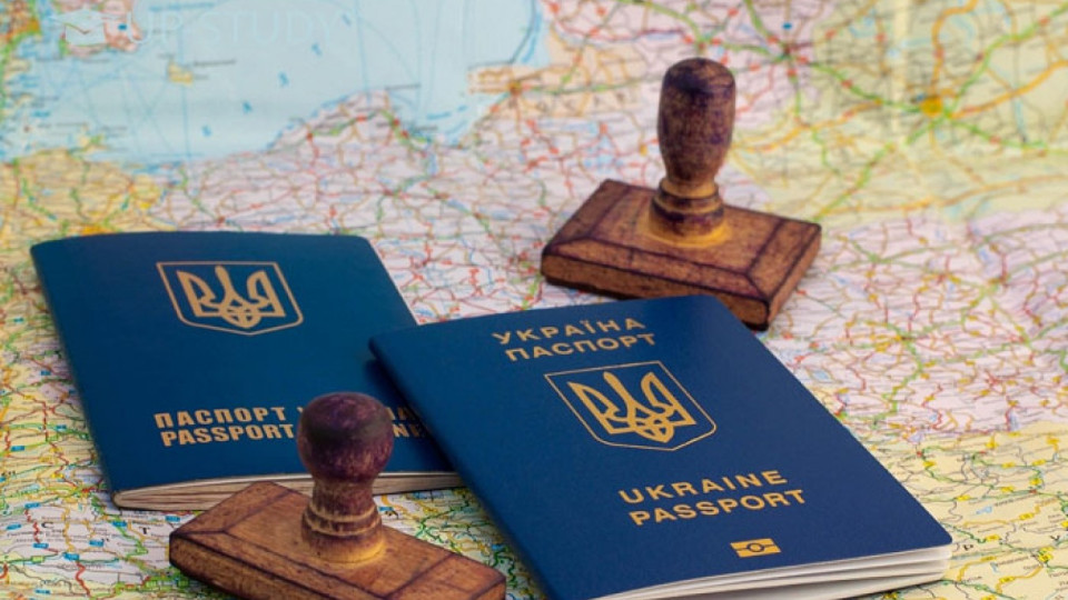 10 громадян Росії звернулися за українськими візами, — МЗС