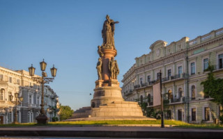 Памятник Екатерине II в Одессе предлагают заменить на порноактера: петиция набрала 25 000 голосов