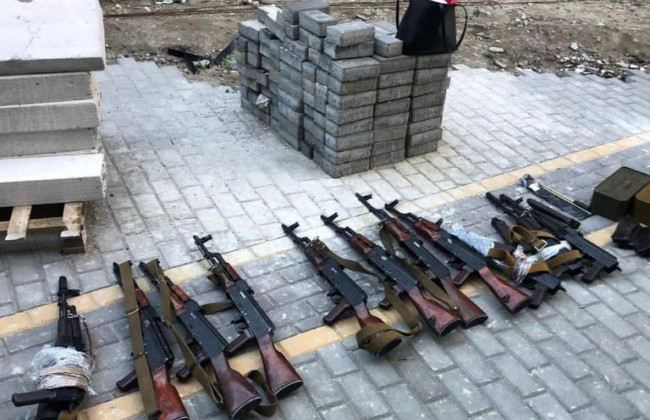 Видавали себе за правоохоронців: у Києві затримали торгівців зброєю, фото