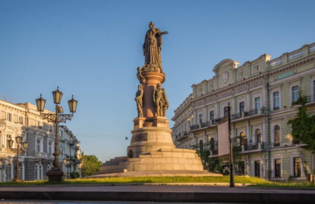 Памятник Екатерине II в Одессе предлагают заменить на порноактера: петиция набрала 25 000 голосов