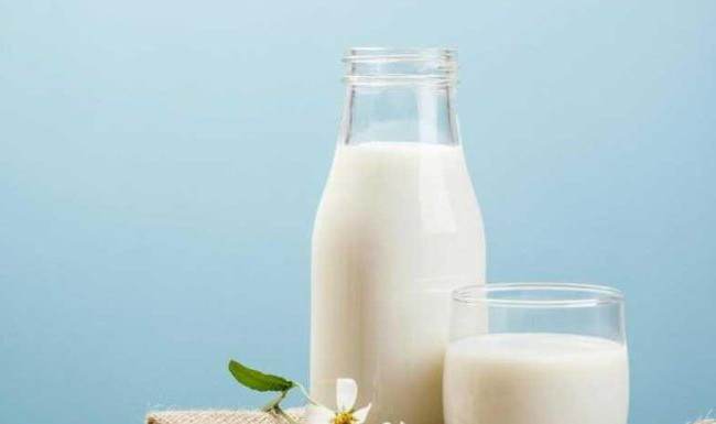 Чи може роботодавець не видавати молоко працівникам, які зайняті на роботах із важкими і шкідливими умовами праці: роз’яснення Держпраці