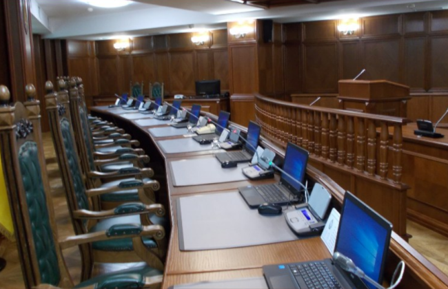 КСУ розглядає на відповідність Конституції України окреме положення КАСУ, а саме «якщо рішення суду ще не виконане»