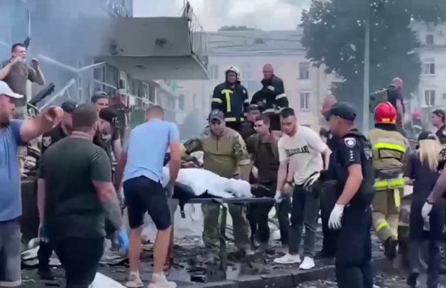Ракетний удар по центру Вінниці: кількість загиблих зросла до 17, відео