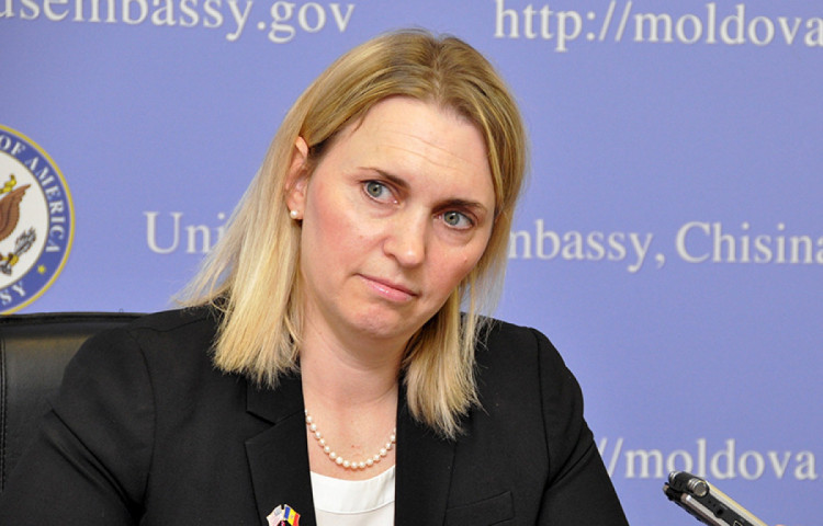 Посольство США просить громадян США негайно залишити Україну
