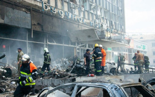 Донька працівника 7ААС бореться за життя внаслідок удару по Вінниці: контакти для допомоги