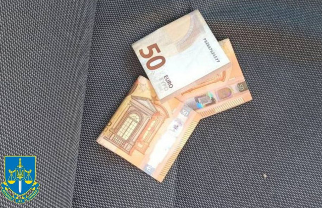 На Львівщині водій, якого позбавили права керувати авто, намагався підкупити поліцейського