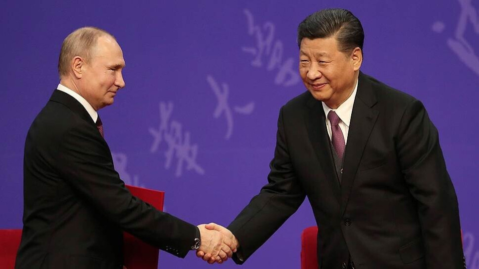 Китай продає Росії товари, які необхідні їй для продовження війни проти України, — WSJ