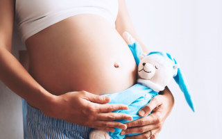 Чи потрібно вагітним українкам за кордоном перебувати на обліку в Україні для відкриття лікарняного дистанційно