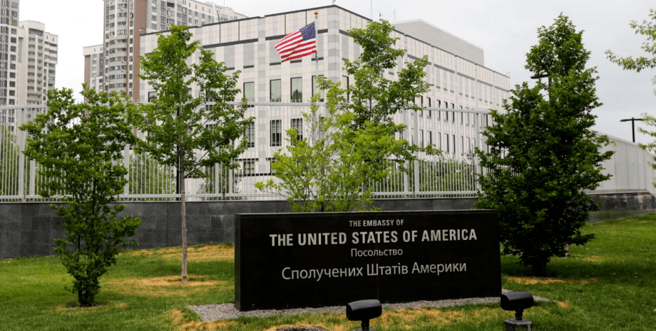 США призвали своих граждан покинуть Украину из-за усиления ракетных ударов