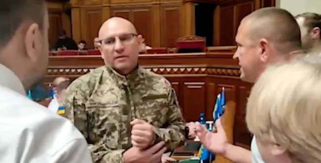 В Раде произошла перепалка из-за военной формы депутата Шевченко: видео