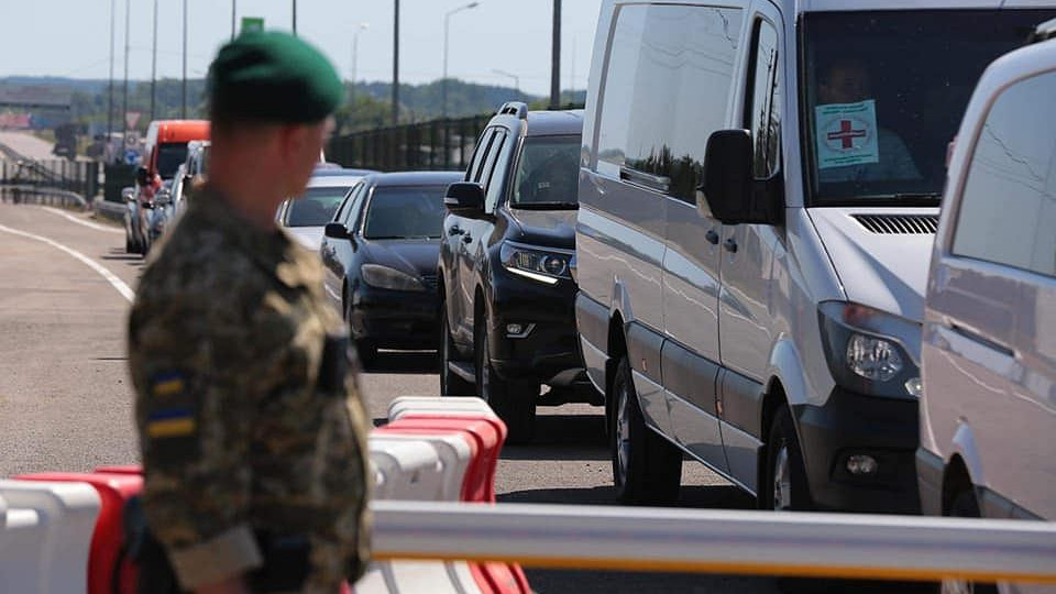 На Львовщине временно приостановлен пропуск легковых автомобилей через «Краковец»