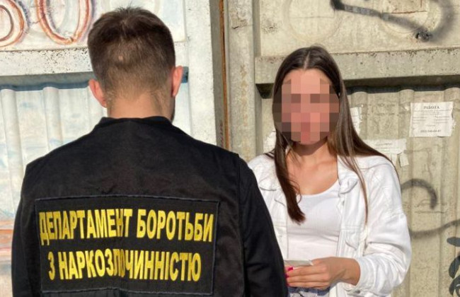 У Києві затримали жінку з психотропними речовинами на понад 2 млн гривень