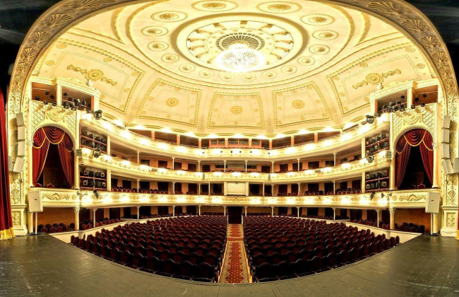 Кабмин переименовал театр имени Леси Украинки в Киеве