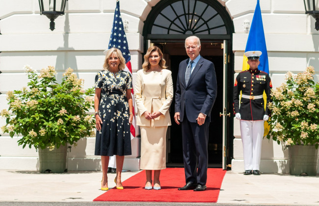 Олена Зеленська та Джилл Байден обрали взуття у кольорах українського прапора: фото