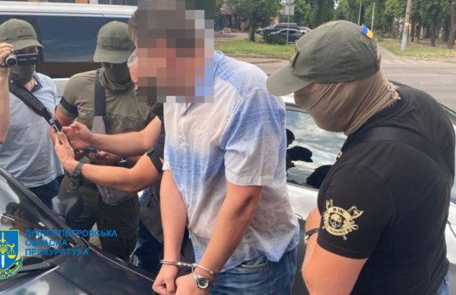 Корректировал ракетные удары по аэропорту Кривого Рога: задержан местный житель