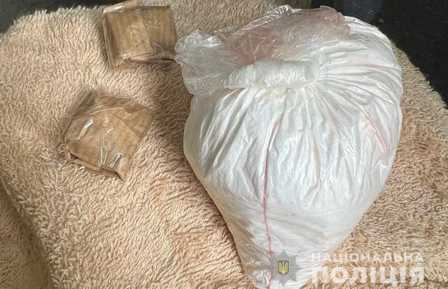 Мешканка Запоріжжя приїхала у столицю, щоб збути кокаїн, привезений з Колумбії