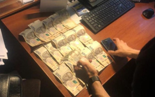 17 000 грн за скасування арешту рахунків: державний виконавець погорів на хабарі, фото