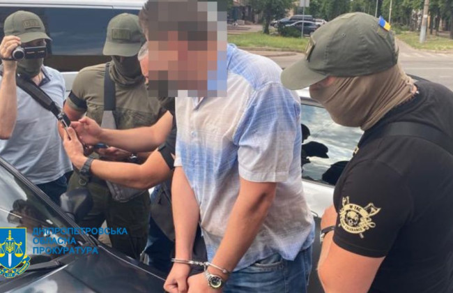 У Кривому Розі затримали чоловіка, який передавав окупантам дані про військові об’єкти