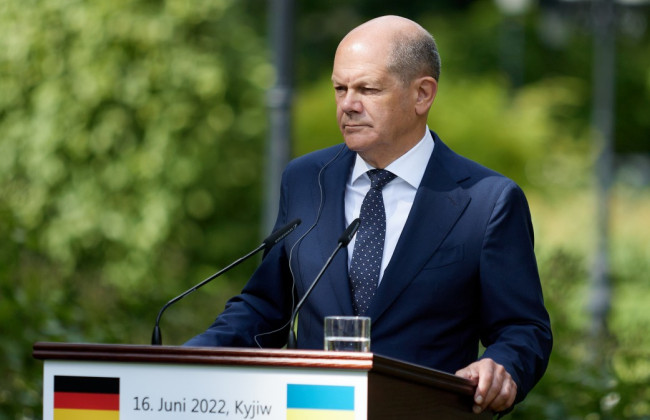 Шольца призвали к прямым поставкам оружия Украине