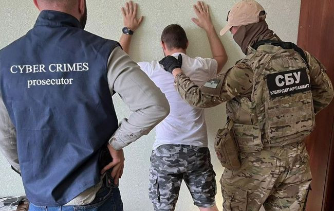 СБУ затримала хакера, який викрадав бази даних українських банків