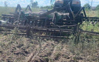 На Київщині трактор підірвався на міні: Олексій Кулеба повідомив деталі