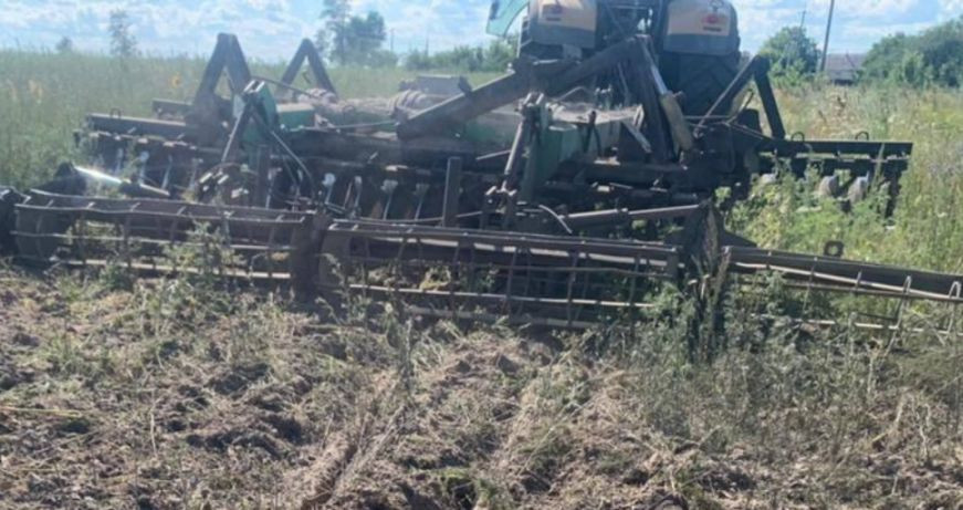 Под Киевом трактор взорвался на мине: Алексей Кулеба сообщил детали
