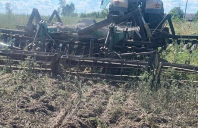 На Київщині трактор підірвався на міні: Олексій Кулеба повідомив деталі