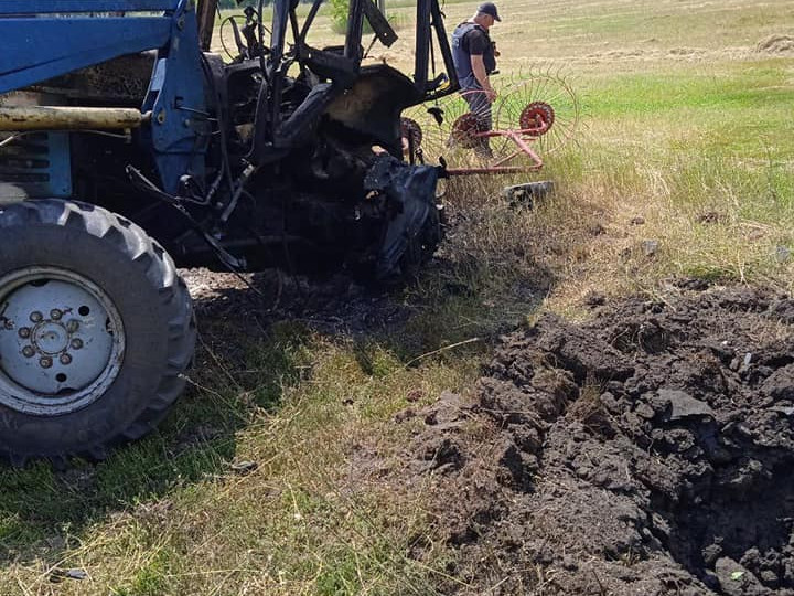 На околиці Харкова у полі підірвався трактор