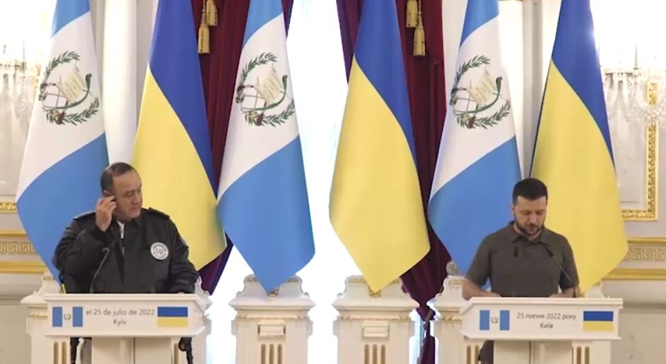 Зеленский встретился с президентом Гватемалы, видео