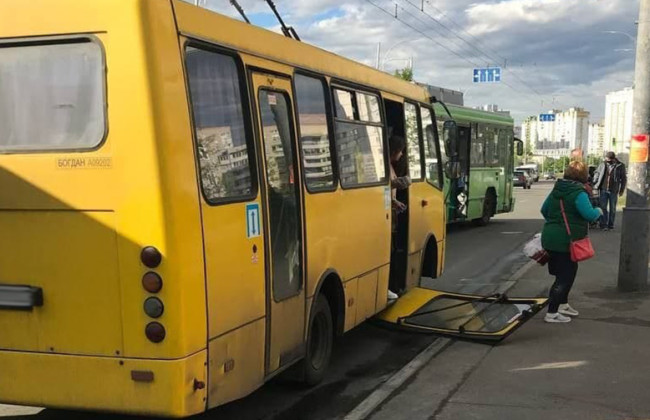 Техогляд автобусів, вантажівок і таксі в Україні повністю зупинився — на дорогах стане ще небезпечніше
