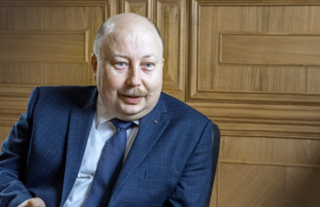 Уряд не планує збільшувати зарплату держслужбовцям під час війни