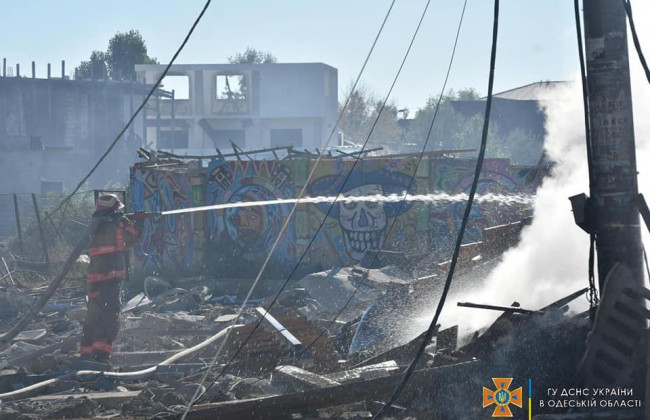 Ракетный удар по Затоке: появились фото с места обстрела