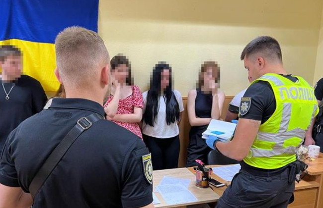 Присваивали взносы для больных детей: в Киеве разоблачили псевдоволонтеров