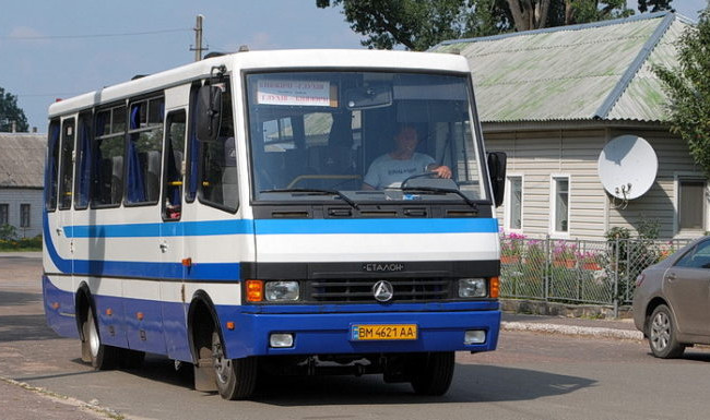 Нечем было добраться домой: на Тернопольщине мужчина угнал рейсовый автобус вместе с водителем