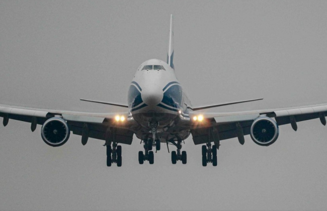 Российский пассажирский самолет подал сигнал тревоги над Каспийским морем: что известно