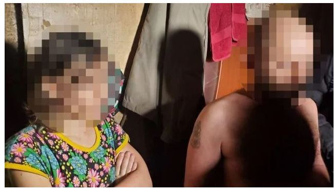 Погрожувала побиттям: у Києві жінка знімала «доросле кіно» зі своїми неповнолітніми дітьми