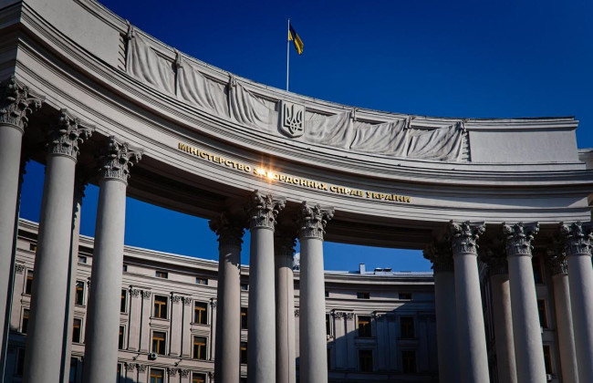 «Прочтите это, когда вам говорят, что Россию нельзя изолировать», – в МИД отреагировали на сообщение посольства РФ в твиттере