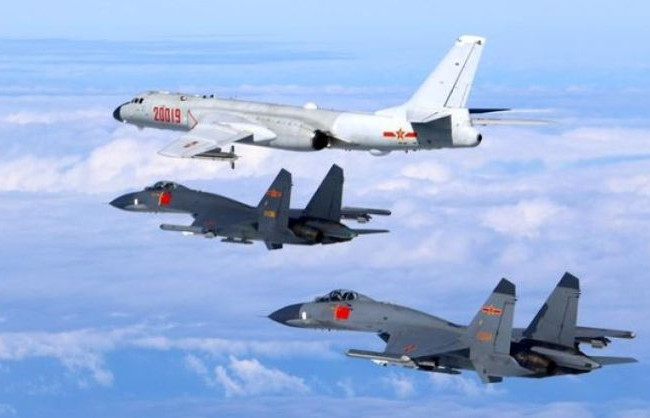 В Китае объяснили вылеты военных самолетов к Тайваню