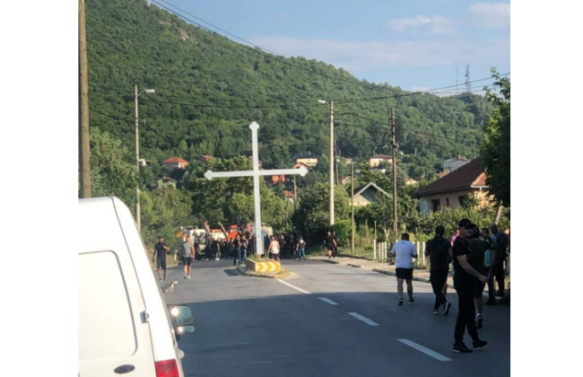 Сообщают о вооруженных столкновениях на сербско-косовской границе: фото и видео