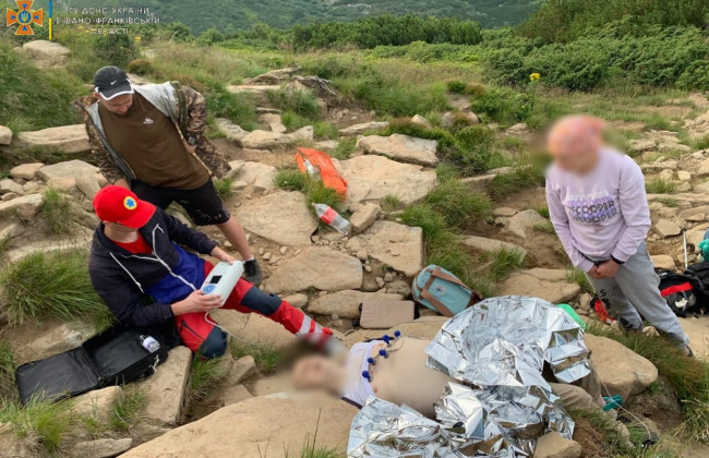 На Говерлі помер турист з Києва: рятувальники боролися за життя чоловіка 40 хвилин