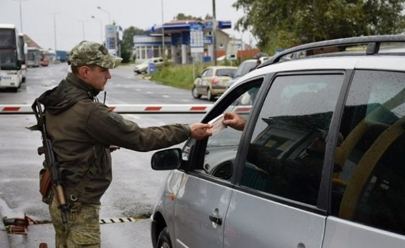 Правила виїзду чоловіків, які мають трьох дітей від різних шлюбів: роз’яснення