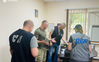 Уникнення призову за хабар: на Полтавщині начальнику одного з районних військкоматів повідомили про підозру