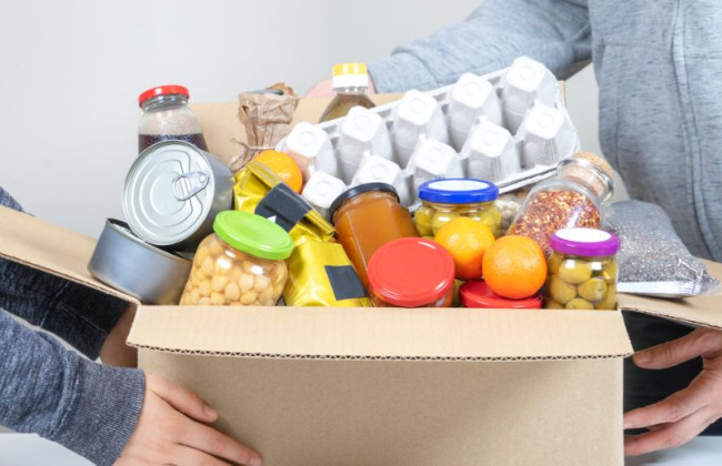 В Києві переселенці можуть отримати продуктові набори: де та які потрібні документи