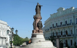 Зеленський відповів на петицію щодо заміни в Одесі пам'ятника Катерині ІІ