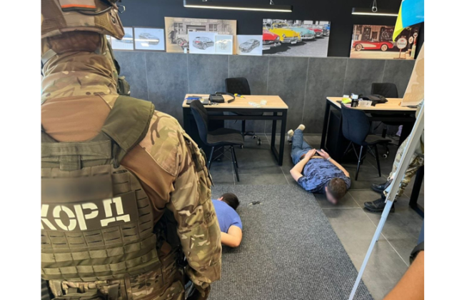 Продавали предназначенные для армии автомобили: на Прикарпатье разоблачены работники благотворительной организации