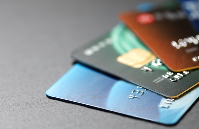 Банки начали возвращать на карты кредитные лимиты